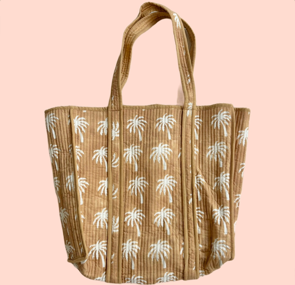 THE WEEKENDER TOTE [PALM COVE SAND]